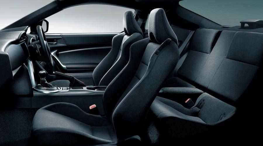 Интерьер Subaru BRZ R 2016 года  (JP) (фото 2 из 3)